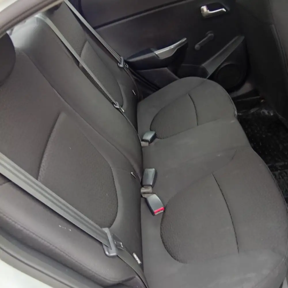 Kia Rio — фото 6 из 6