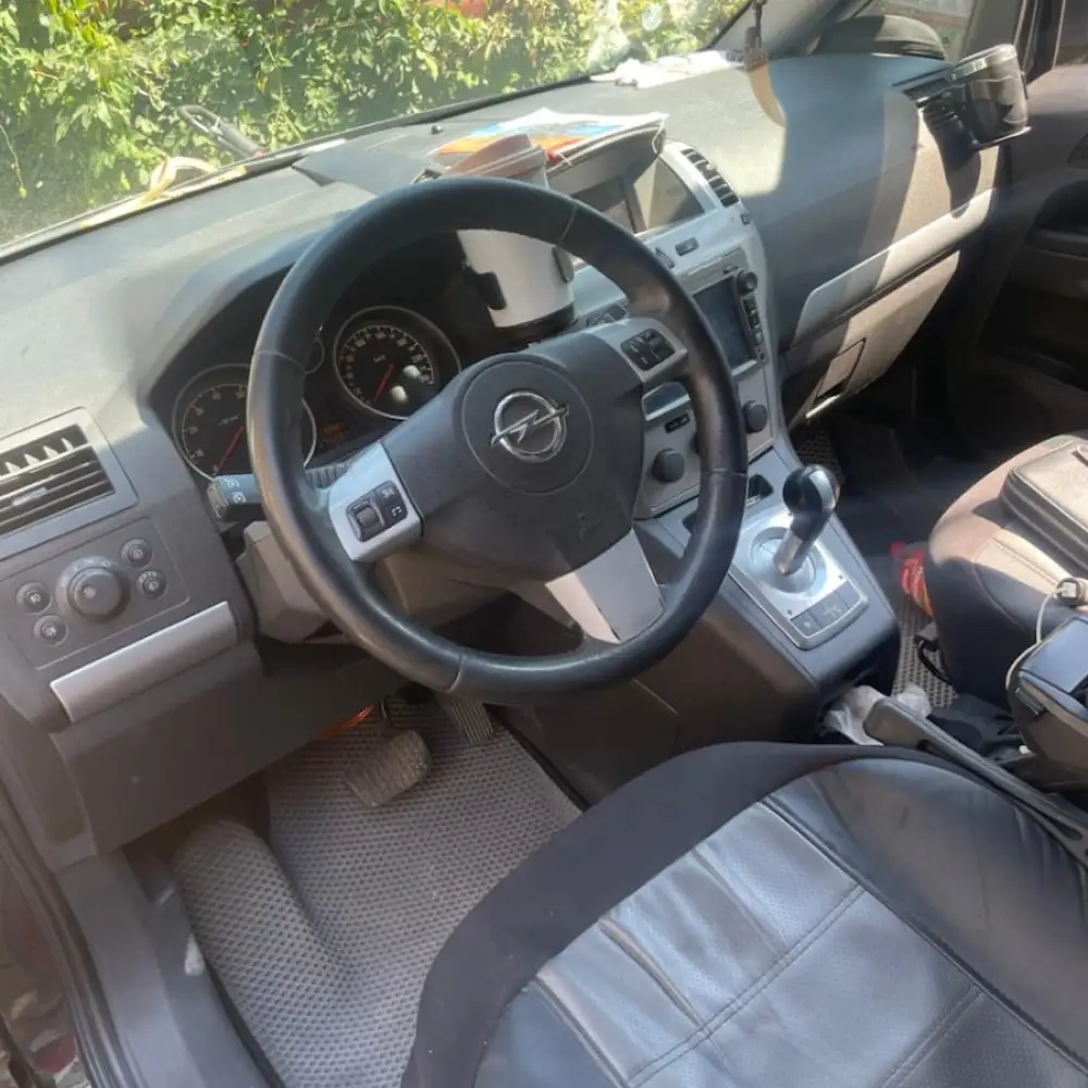 Opel Zafira — фото 2 из 6