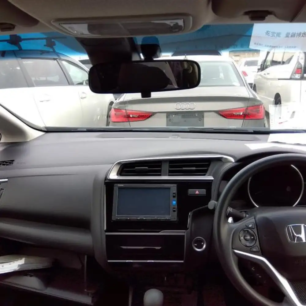 Honda Fit — фото 5 из 6