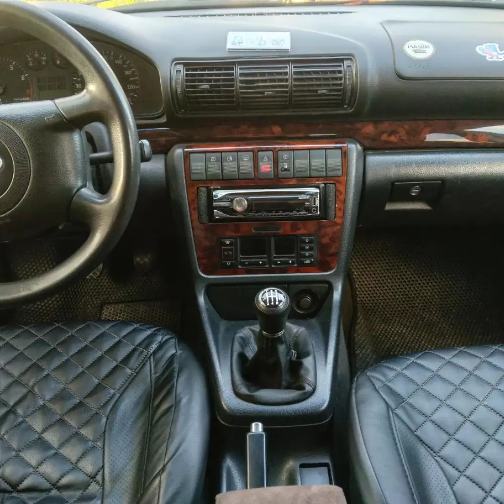 Audi A4 — фото 1 из 6