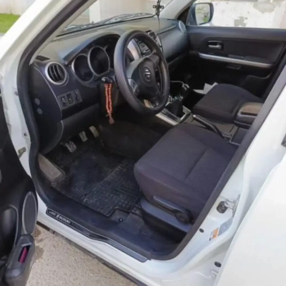 Suzuki Grand Vitara — фото 4 из 6