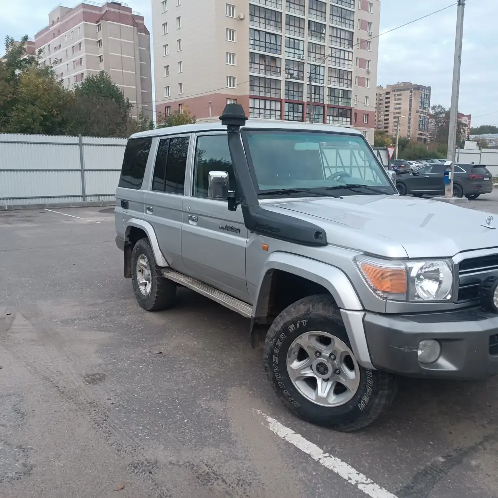 Toyota Land Cruiser — фото 2 из 6