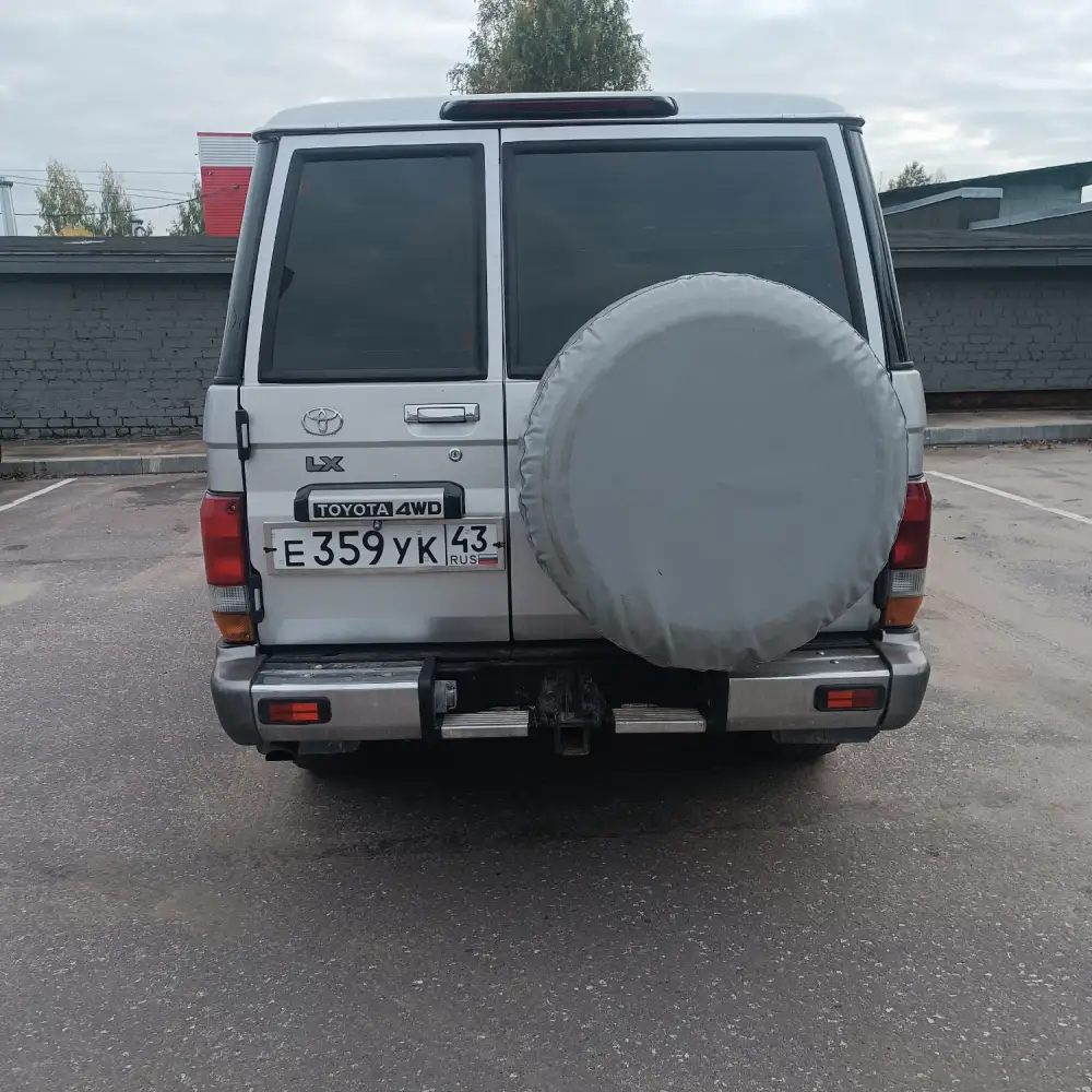 Toyota Land Cruiser — фото 5 из 6