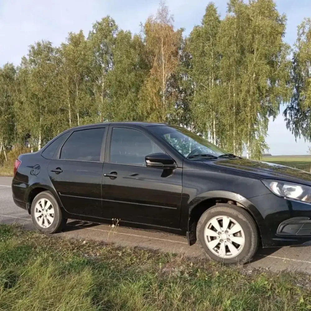 Lada Granta — фото 1 из 4
