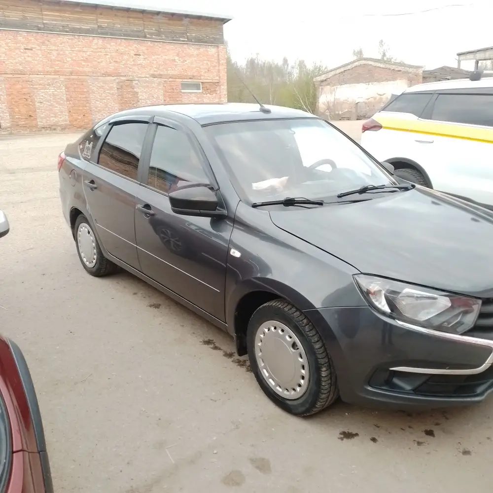 Lada Granta — фото 1 из 4