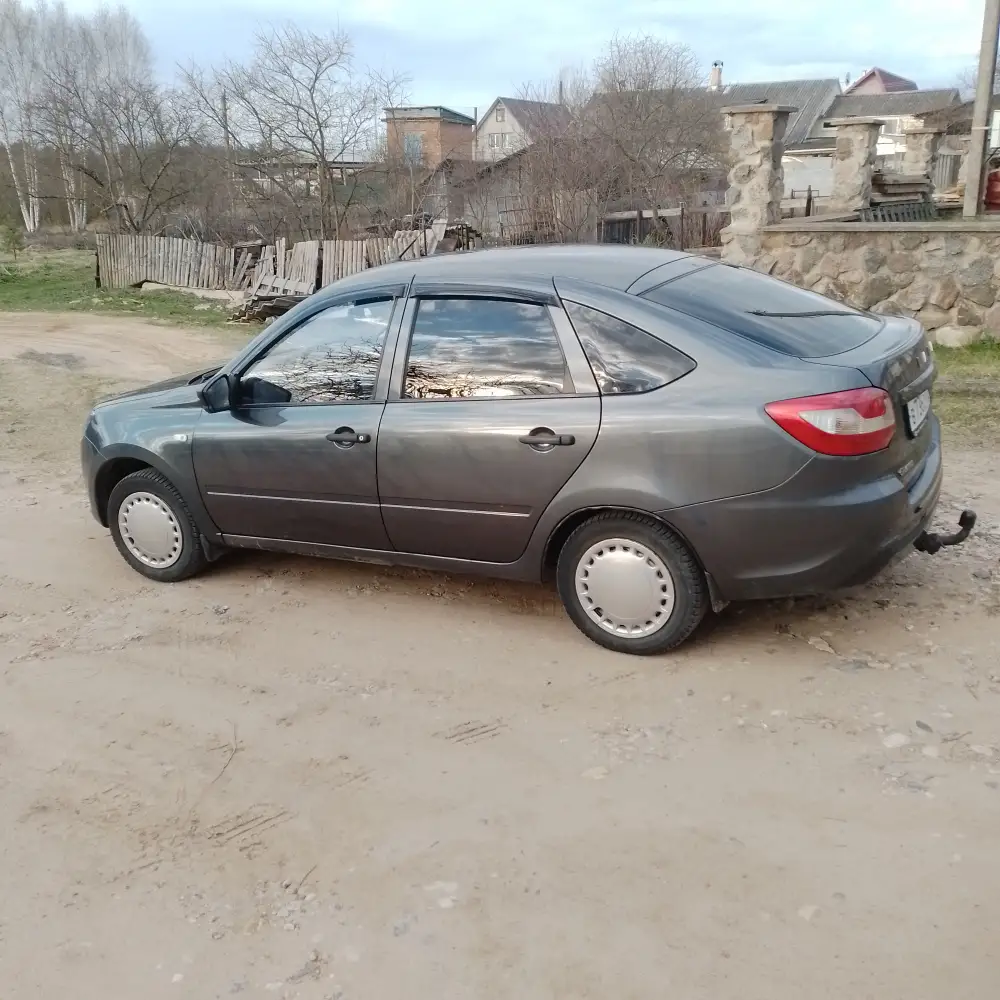 Lada Granta — фото 2 из 4