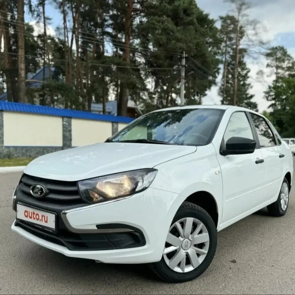 Lada Granta — фото 1 из 6