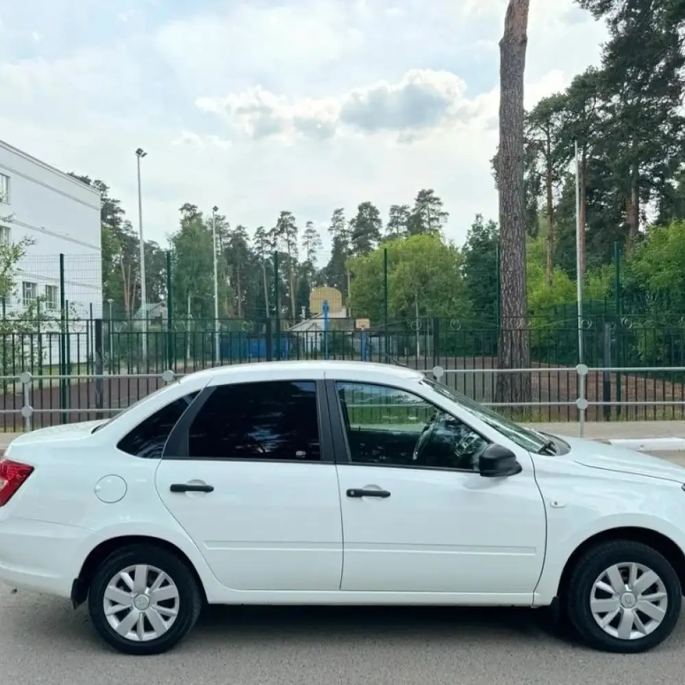 Lada Granta — фото 2 из 6