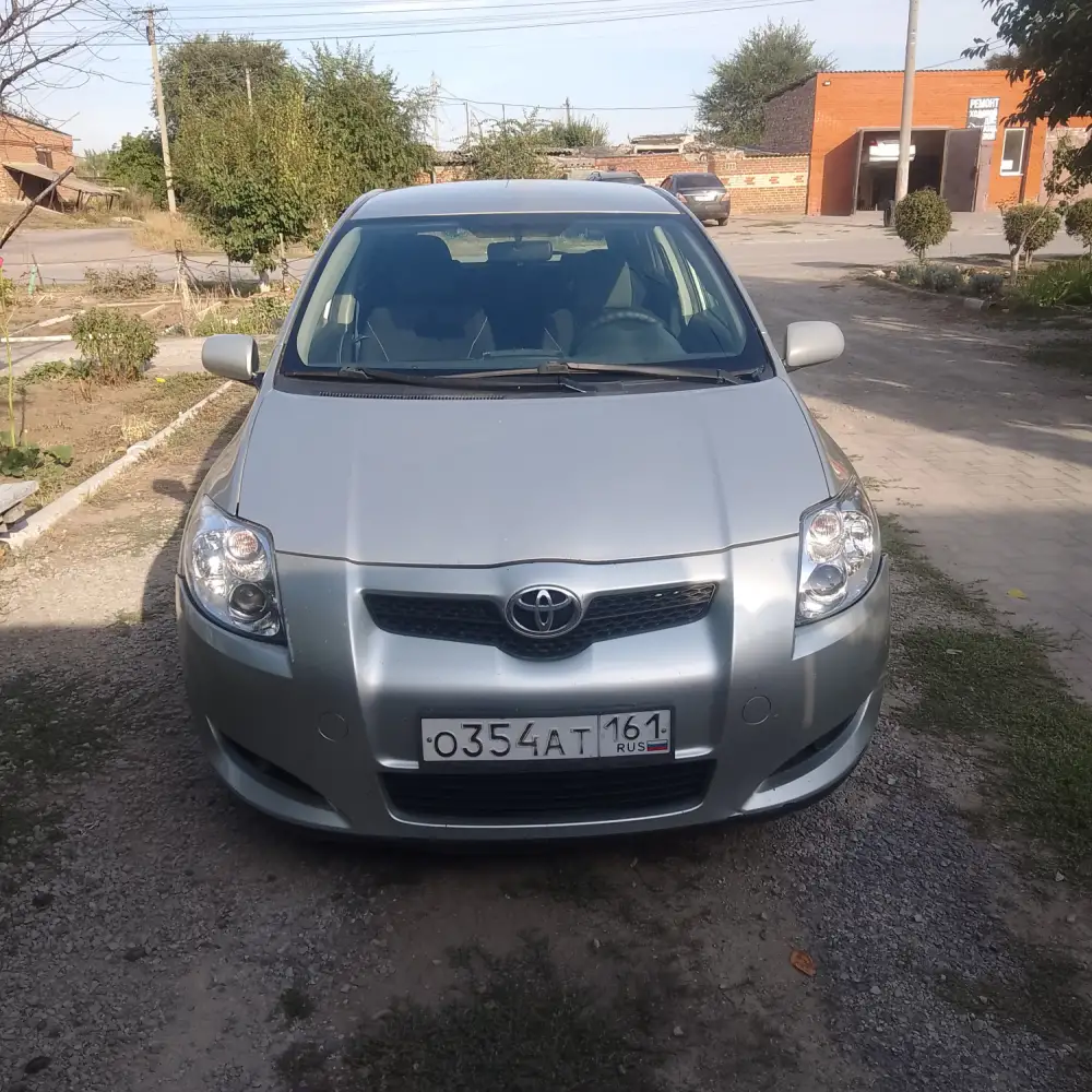 Toyota Auris — фото 1 из 3