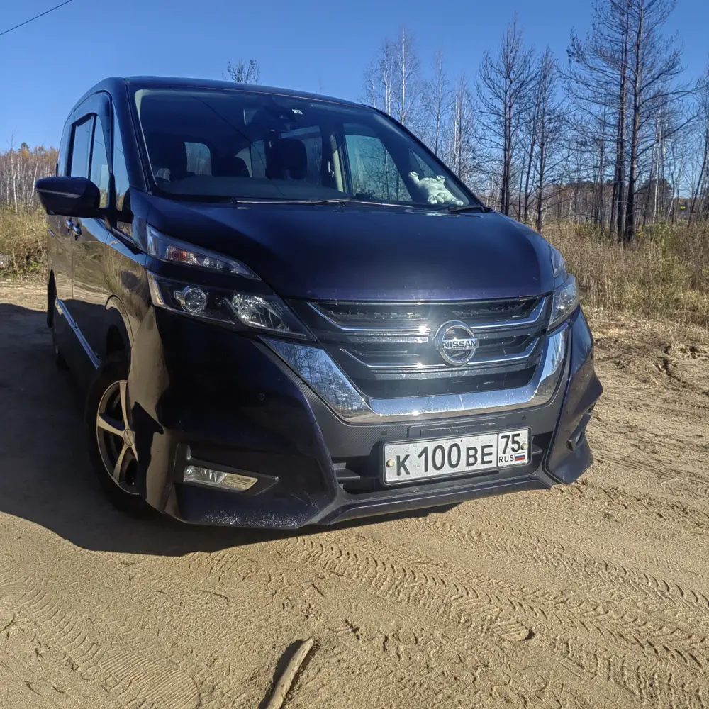 Nissan Serena — фото 1 из 6