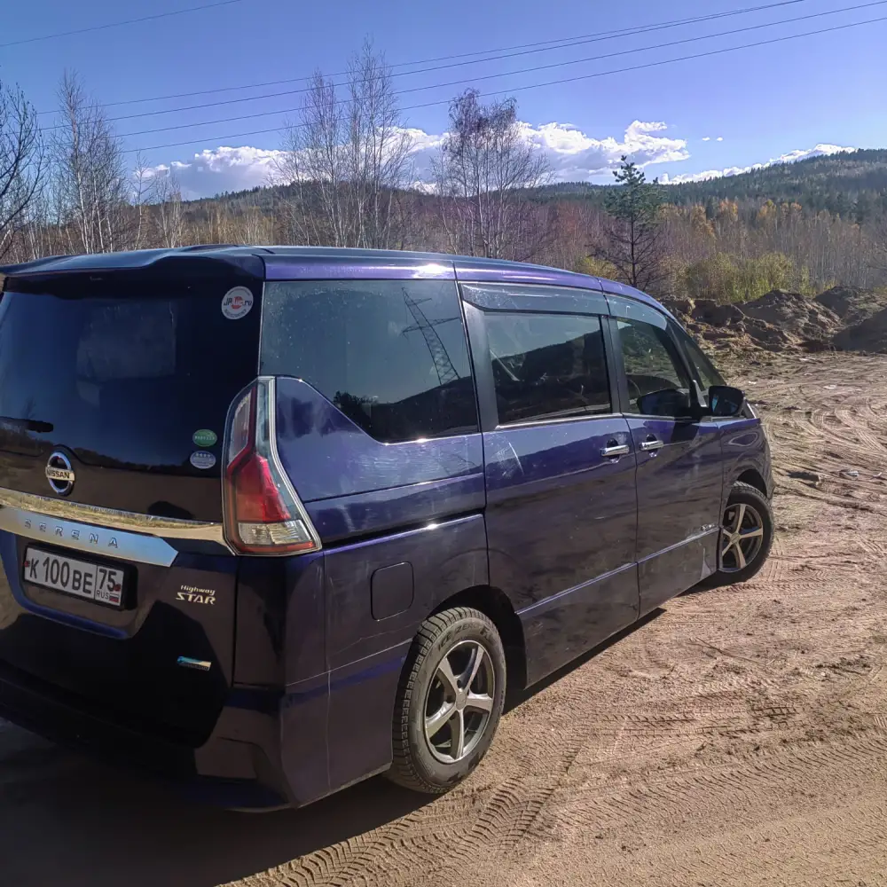 Nissan Serena — фото 2 из 6