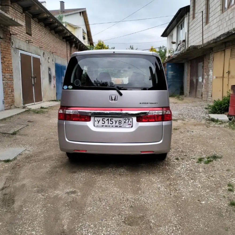 Honda Stepwgn — фото 5 из 6