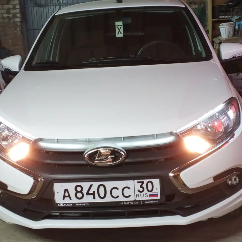 Lada Granta — фото 1 из 6