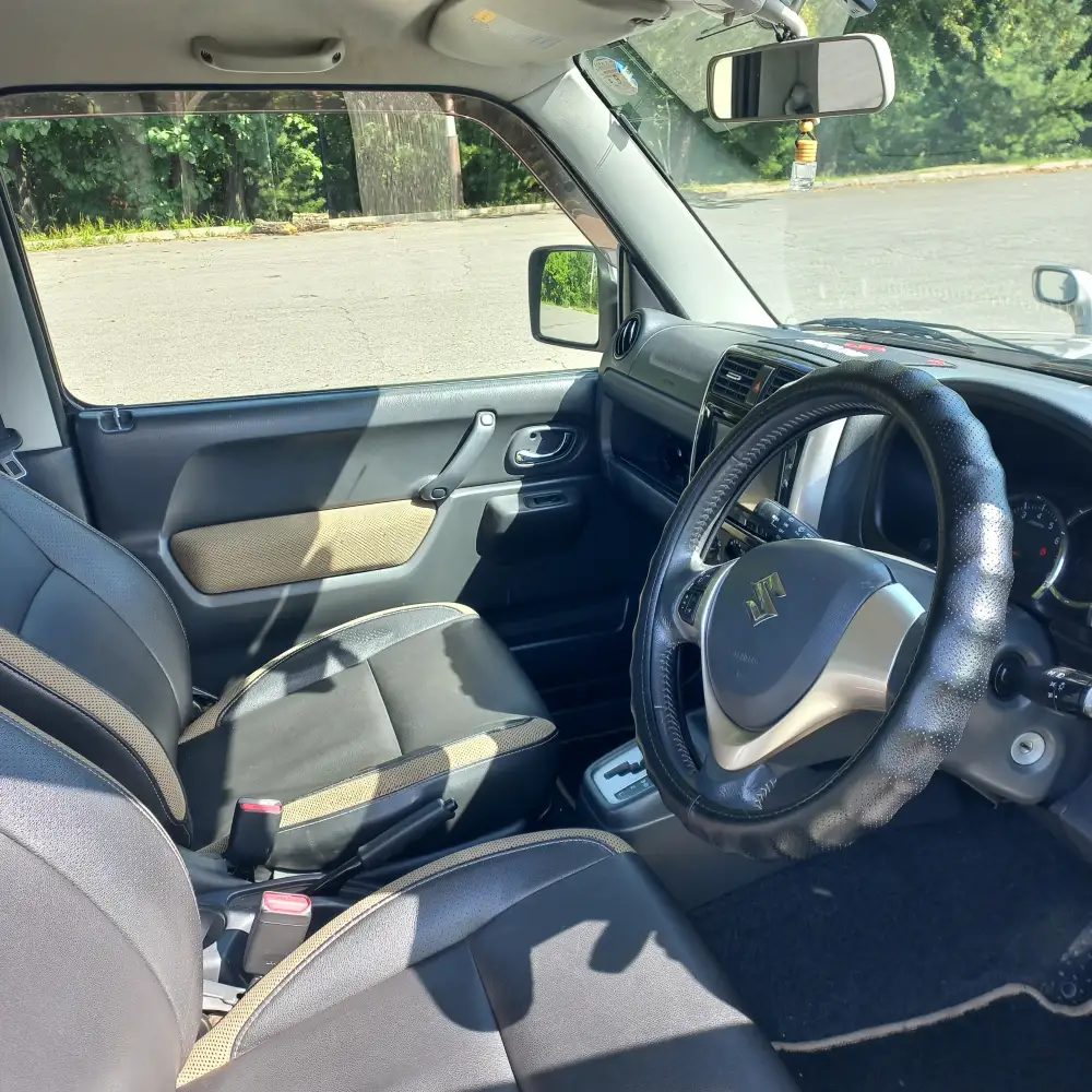 Suzuki Jimny — фото 5 из 6