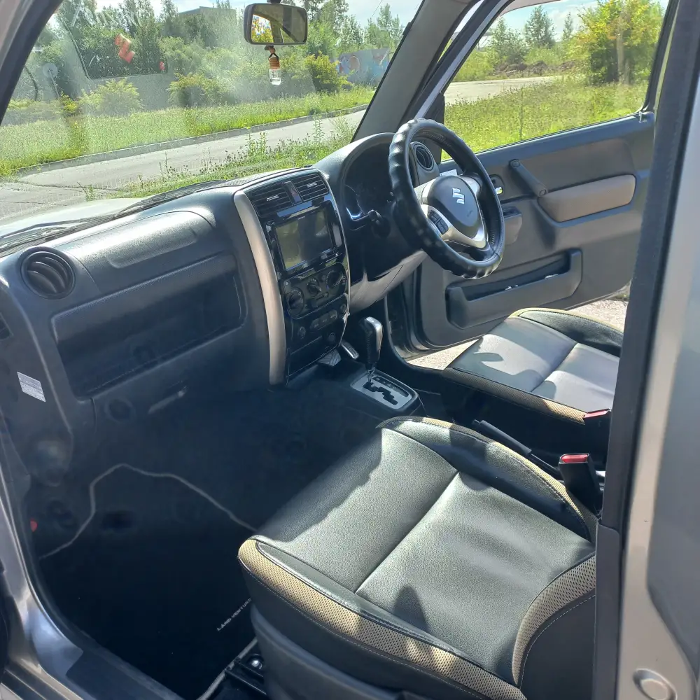 Suzuki Jimny — фото 6 из 6