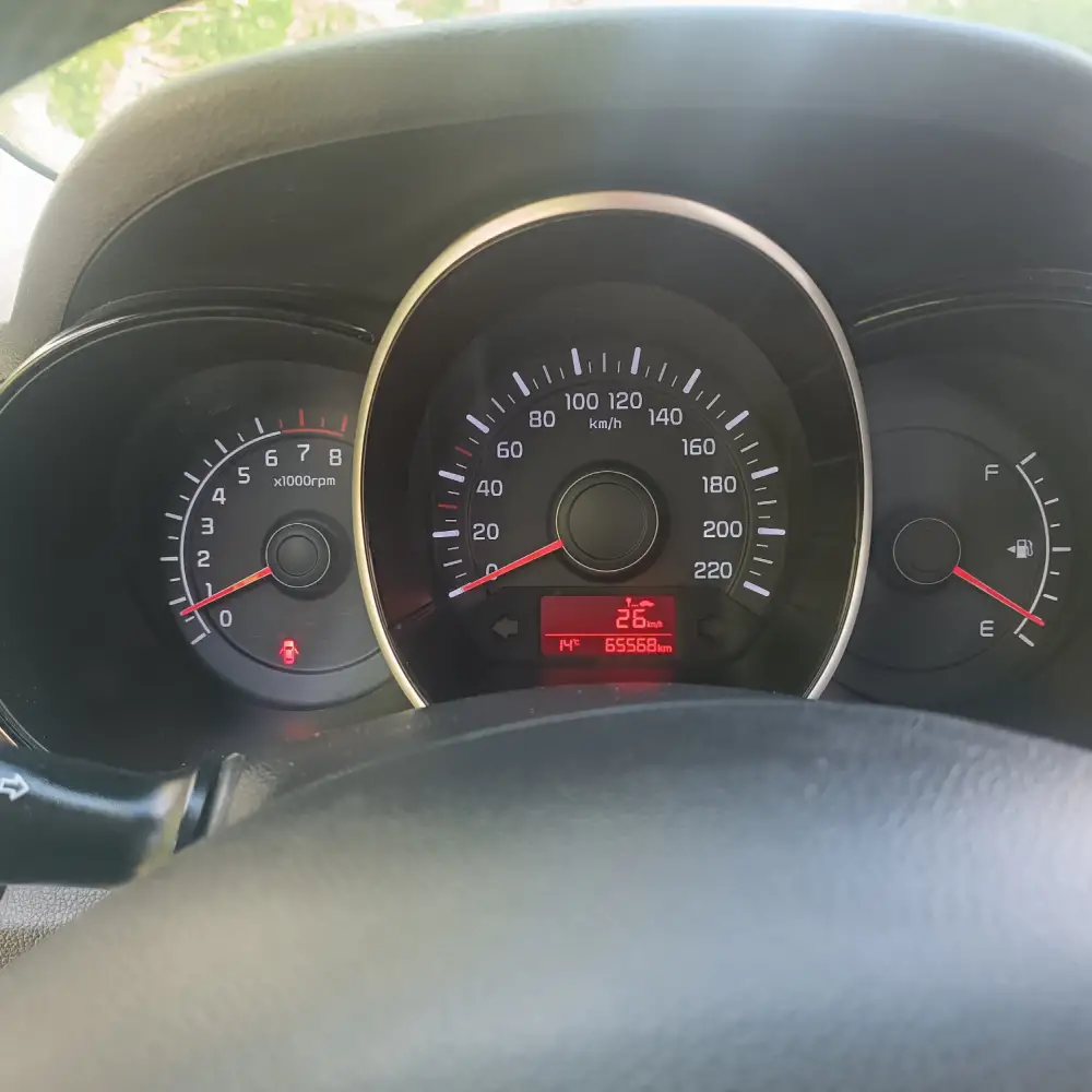 Kia Rio — фото 6 из 6
