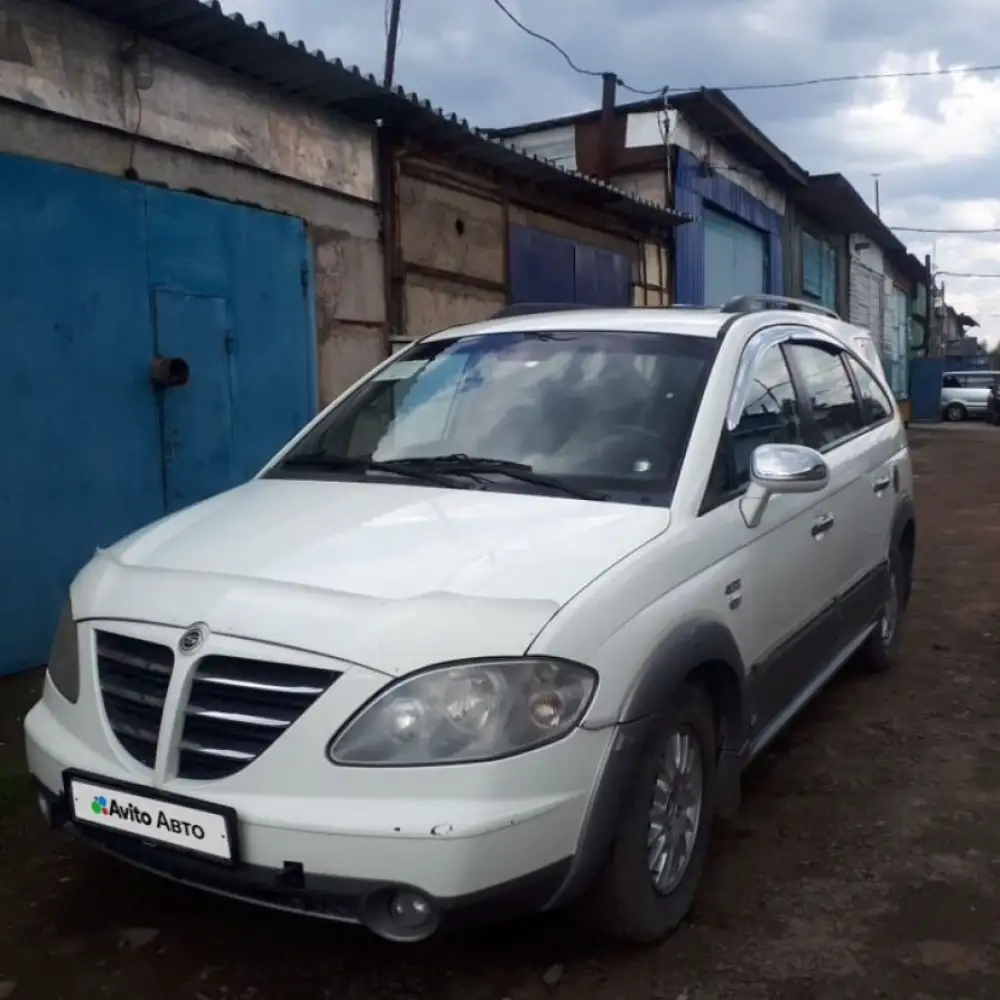 SsangYong Rodius — фото 1 из 6
