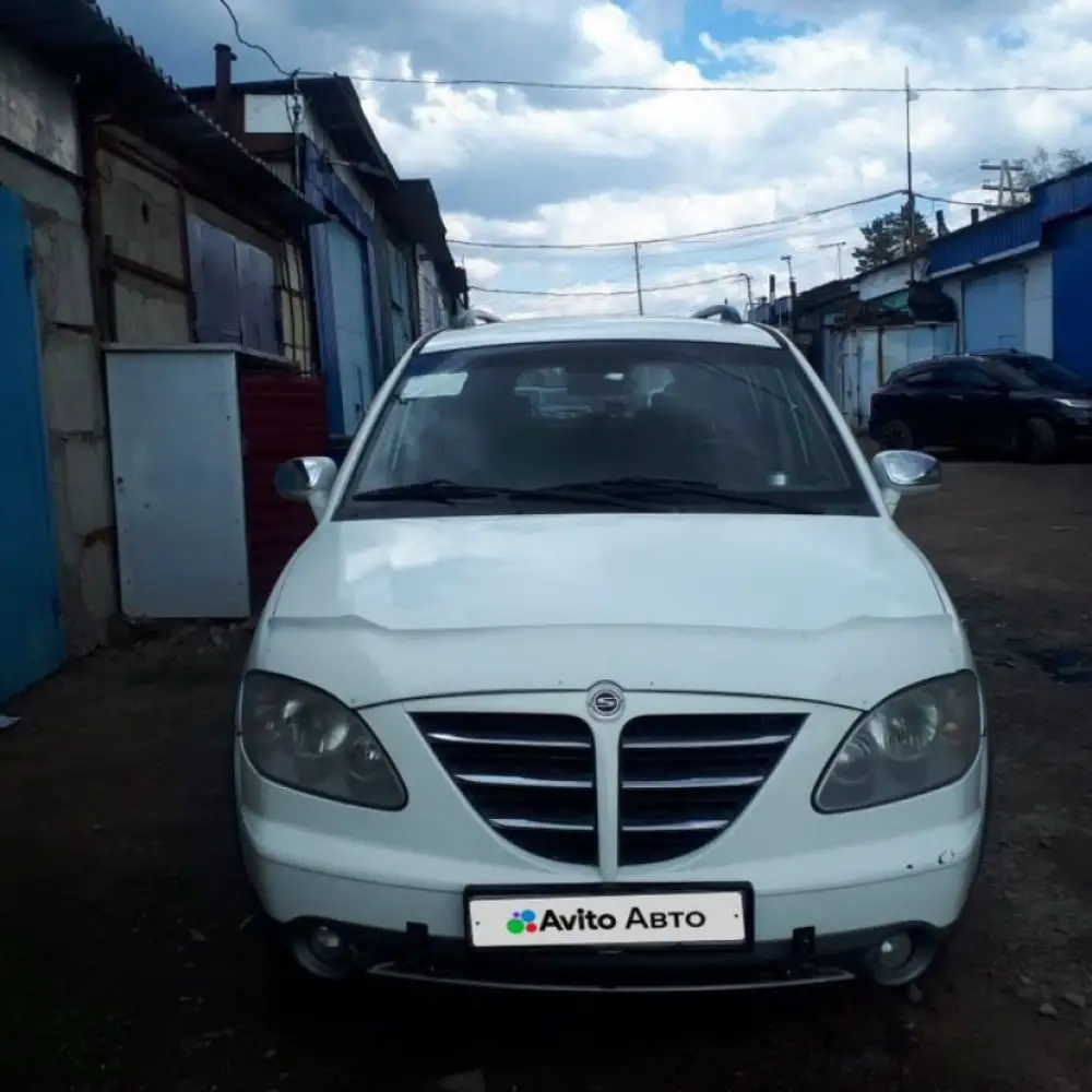 SsangYong Rodius — фото 3 из 6