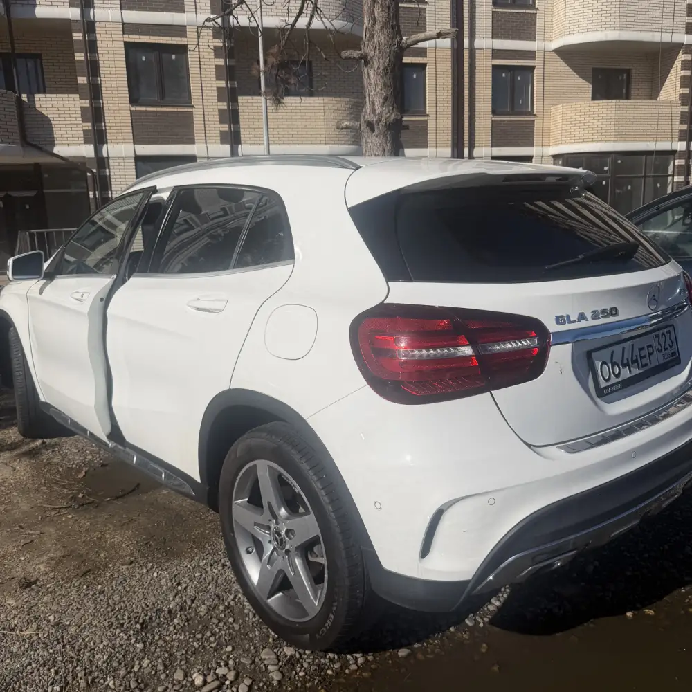 Mercedes-Benz GLA AMG — фото 6 из 6