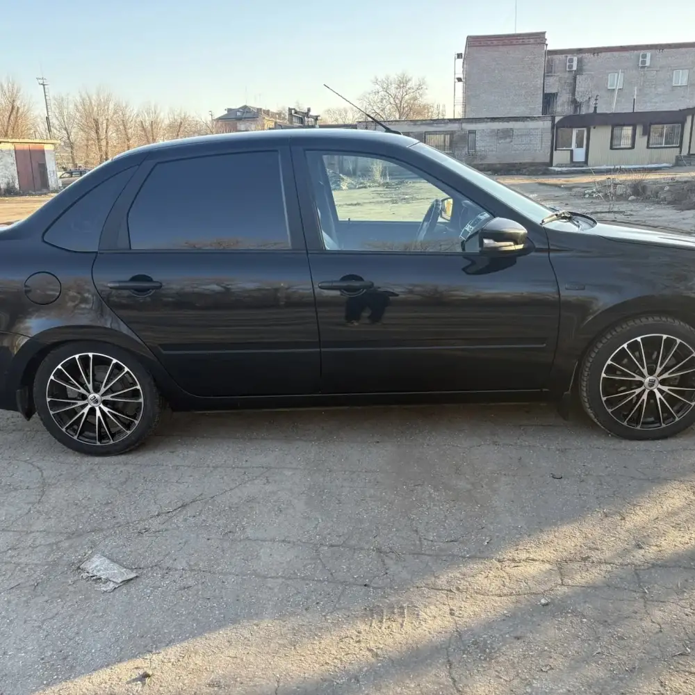 Lada Granta — фото 2 из 6