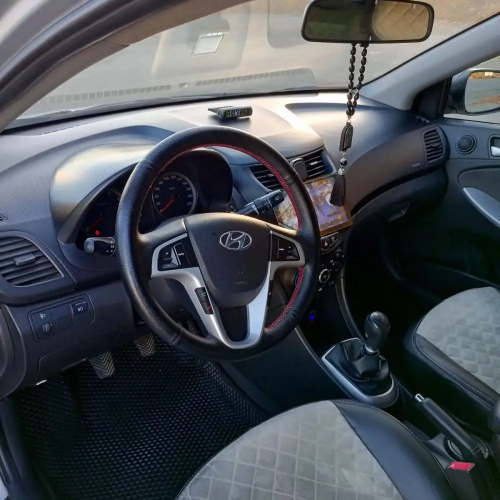 Hyundai Solaris — фото 6 из 6