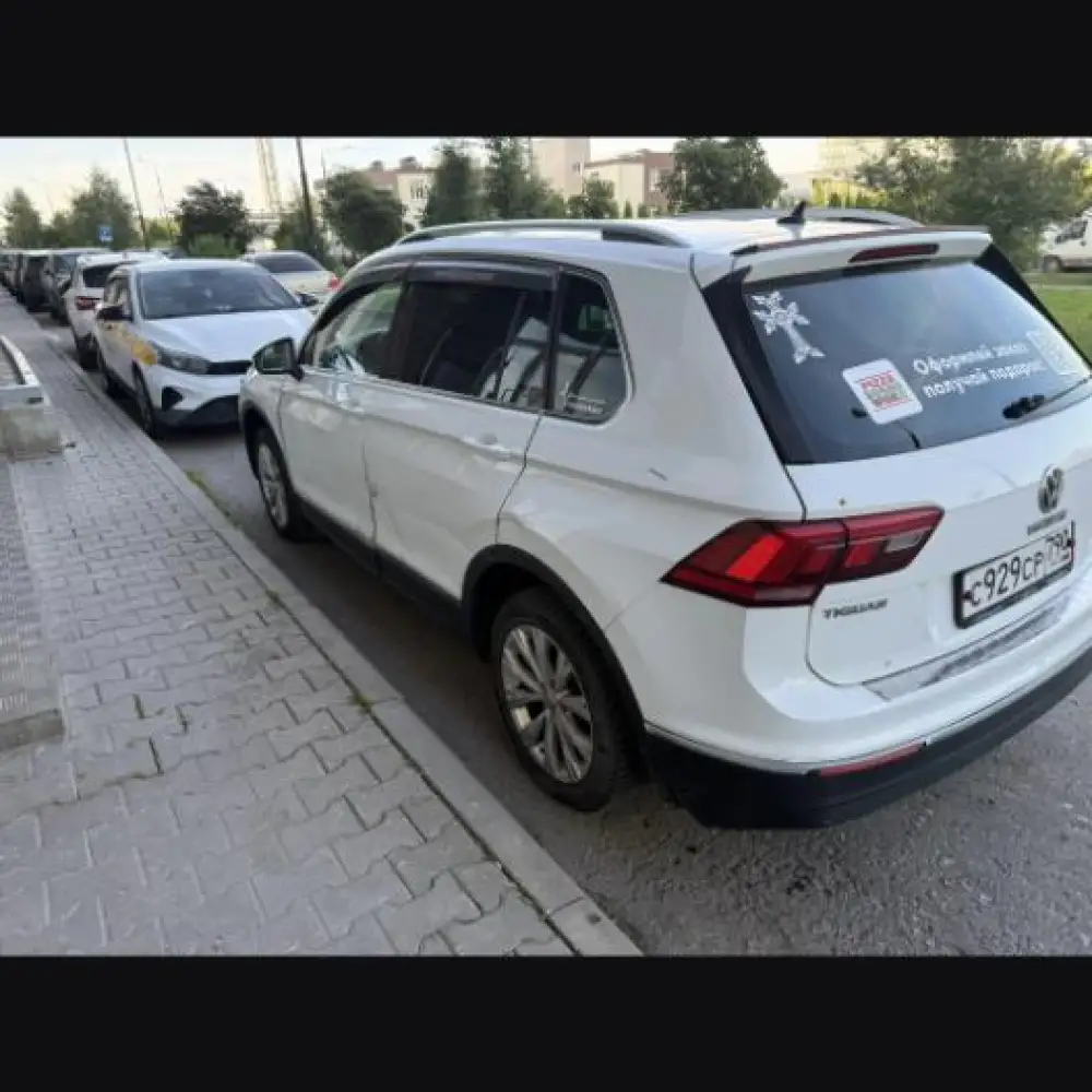 Volkswagen Tiguan — фото 1 из 6