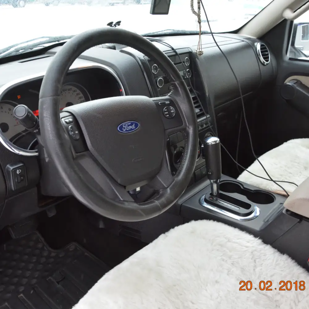 Ford Explorer — фото 2 из 6