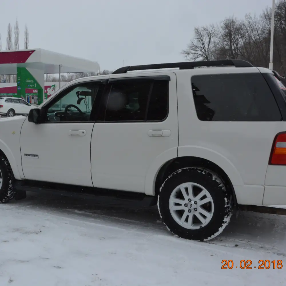 Ford Explorer — фото 6 из 6