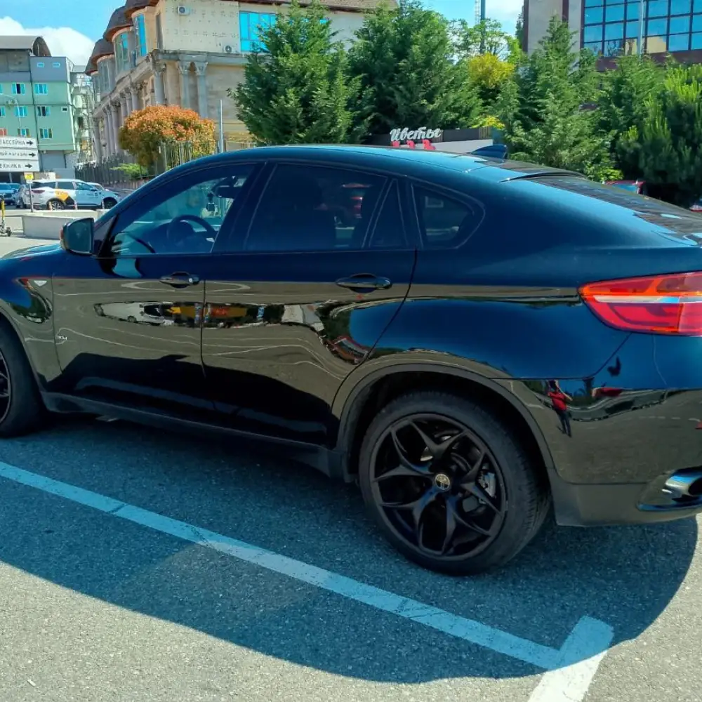 BMW X6 — фото 6 из 6