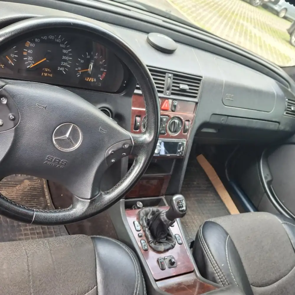 Mercedes-Benz C-Класс — фото 6 из 6