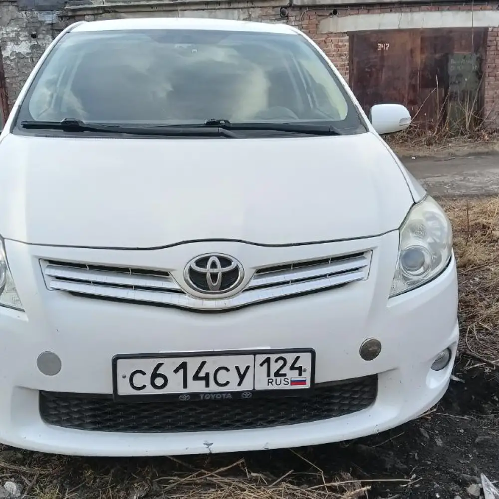 Toyota Auris — фото 1 из 6