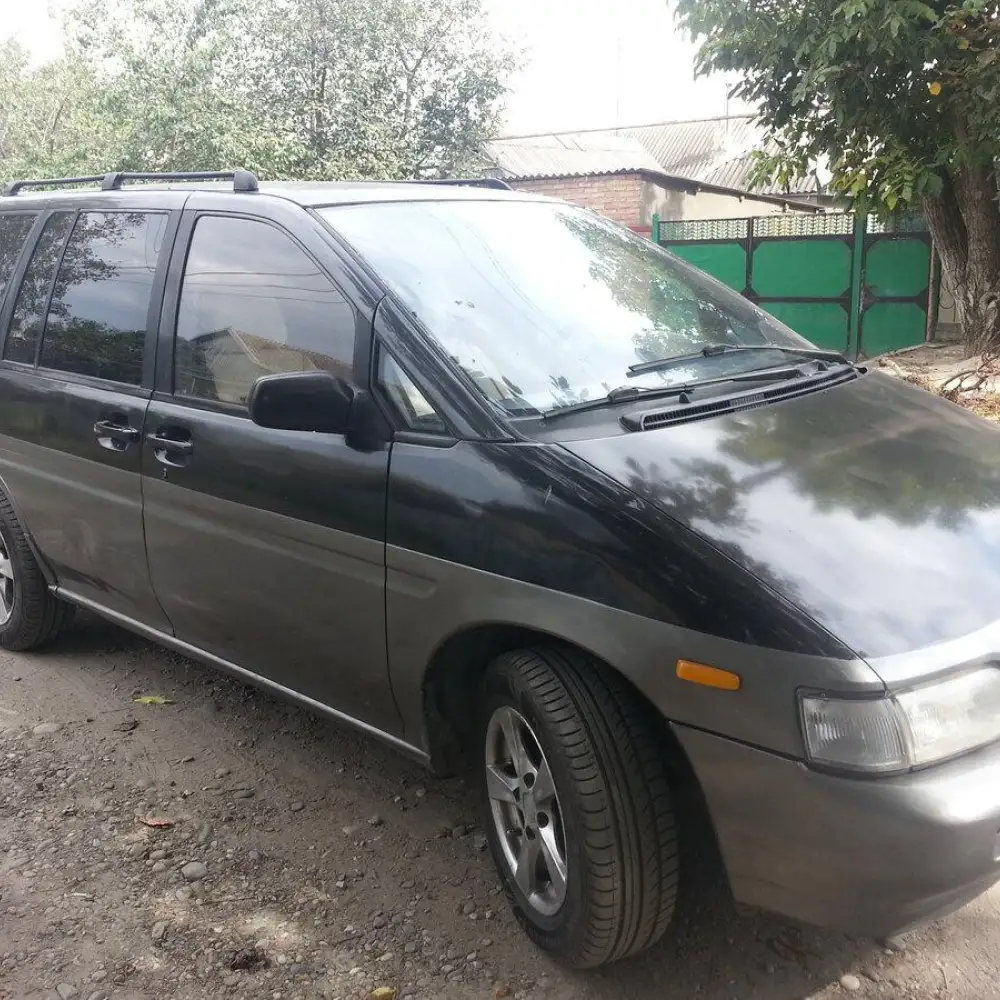Nissan Prairie — фото 1 из 1