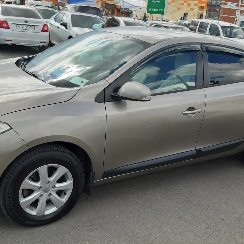 Renault Fluence — фото 4 из 6