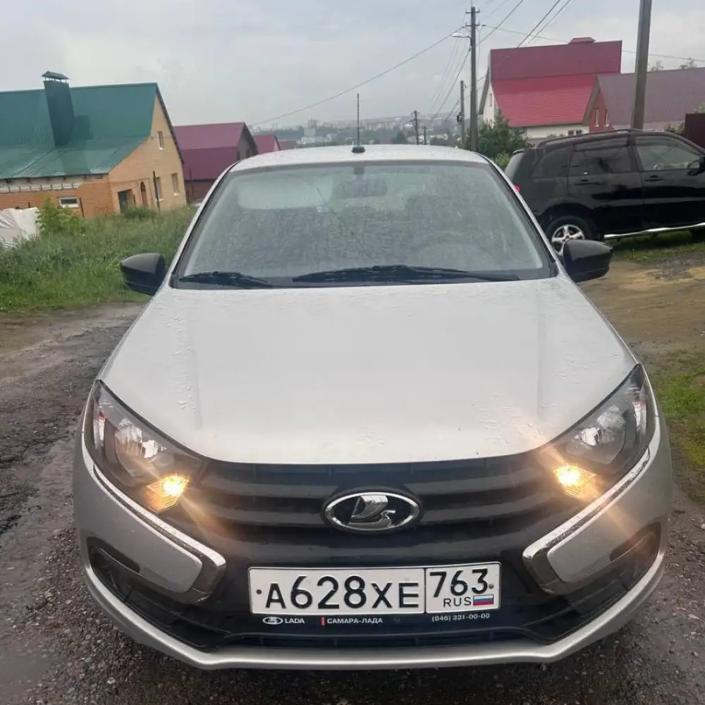 Lada Granta — фото 1 из 6