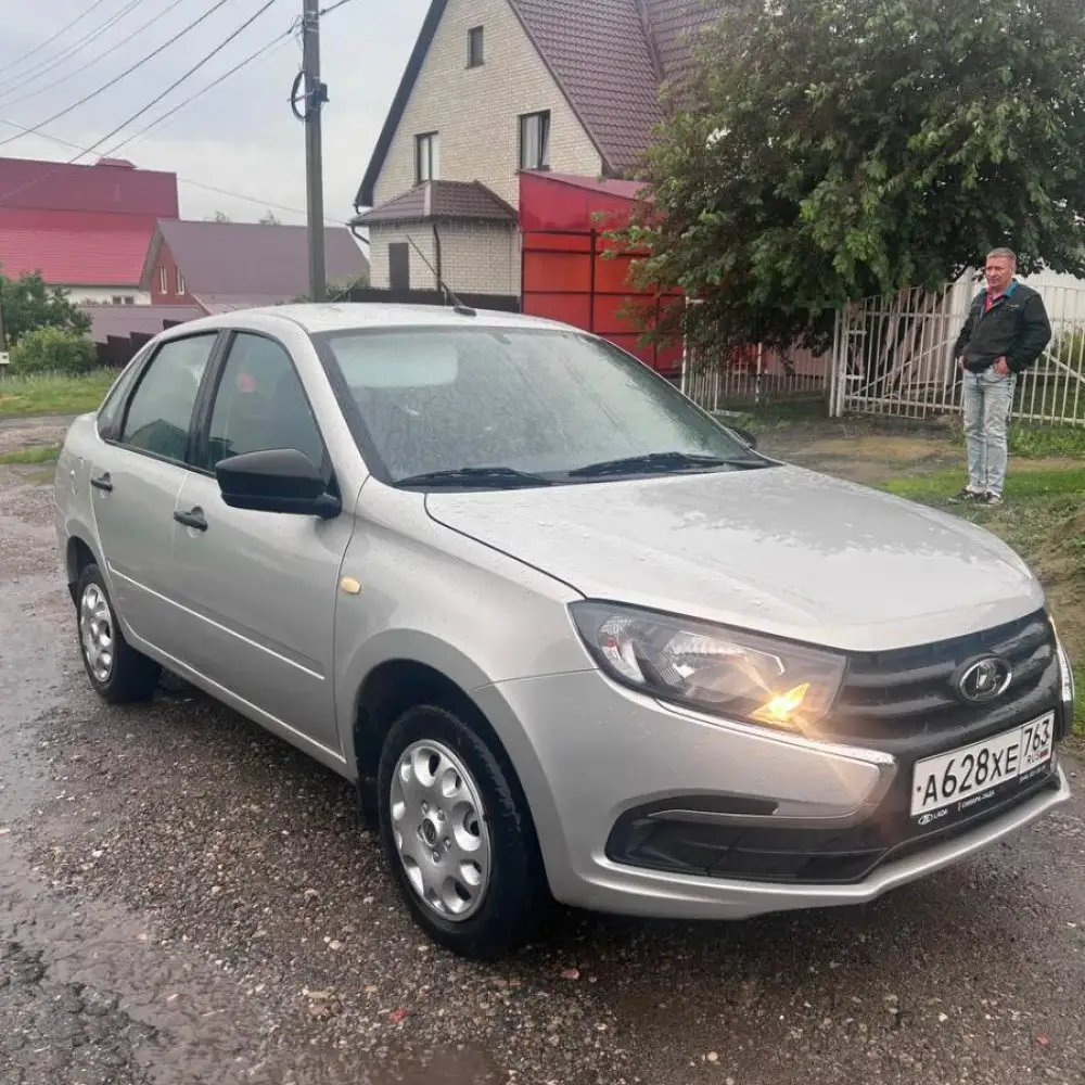 Lada Granta — фото 2 из 6
