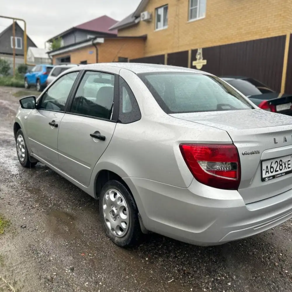 Lada Granta — фото 3 из 6