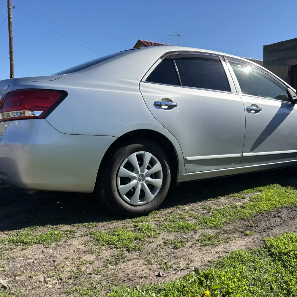 Toyota Premio — фото 5 из 6