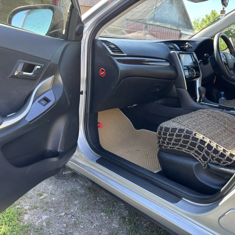 Toyota Premio — фото 6 из 6