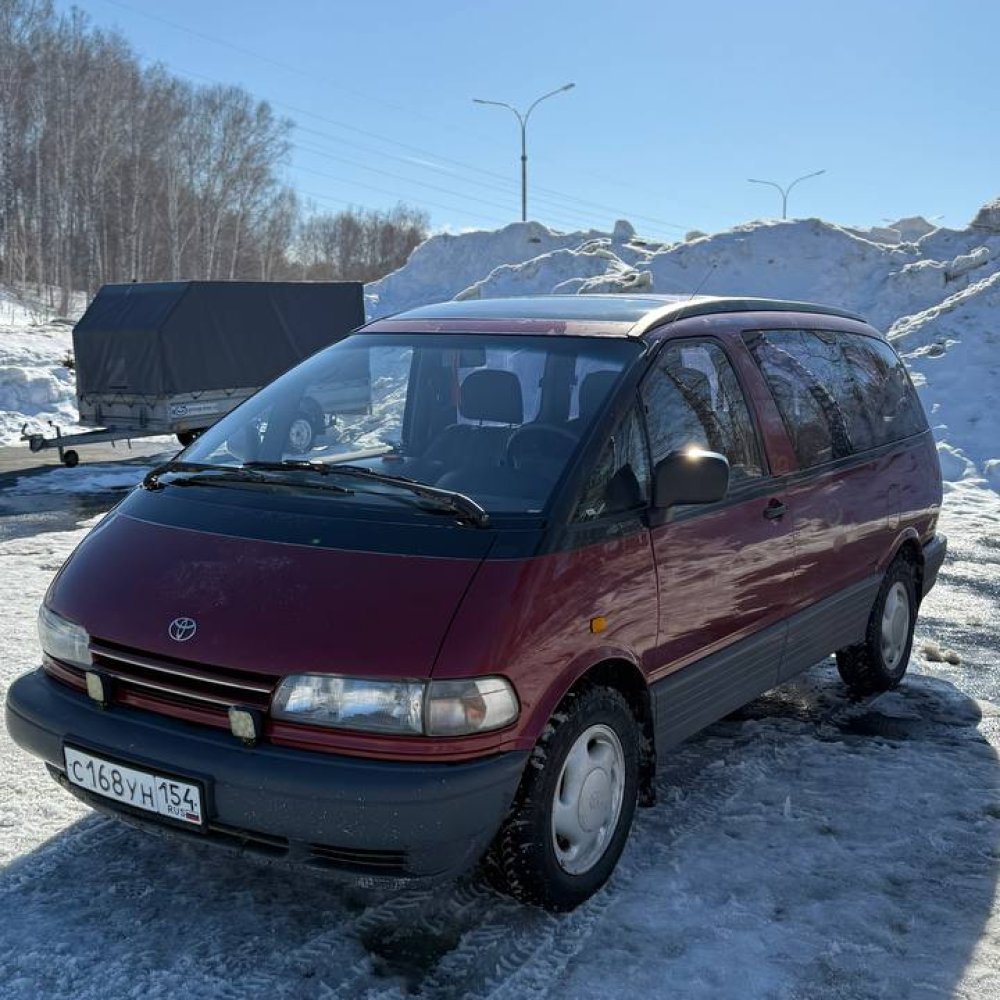 Toyota Previa — фото 1 из 1