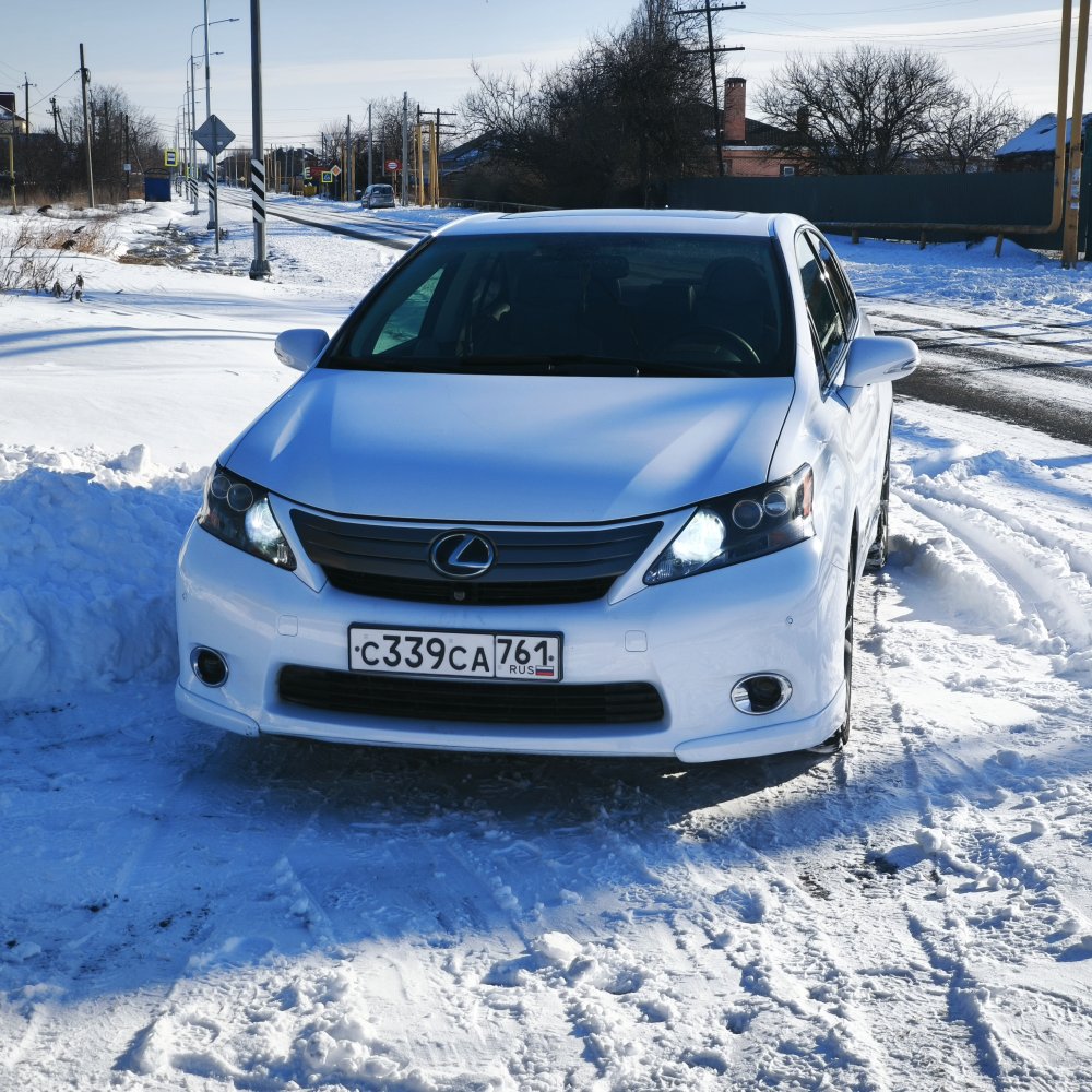 Lexus HS — фото 1 из 1