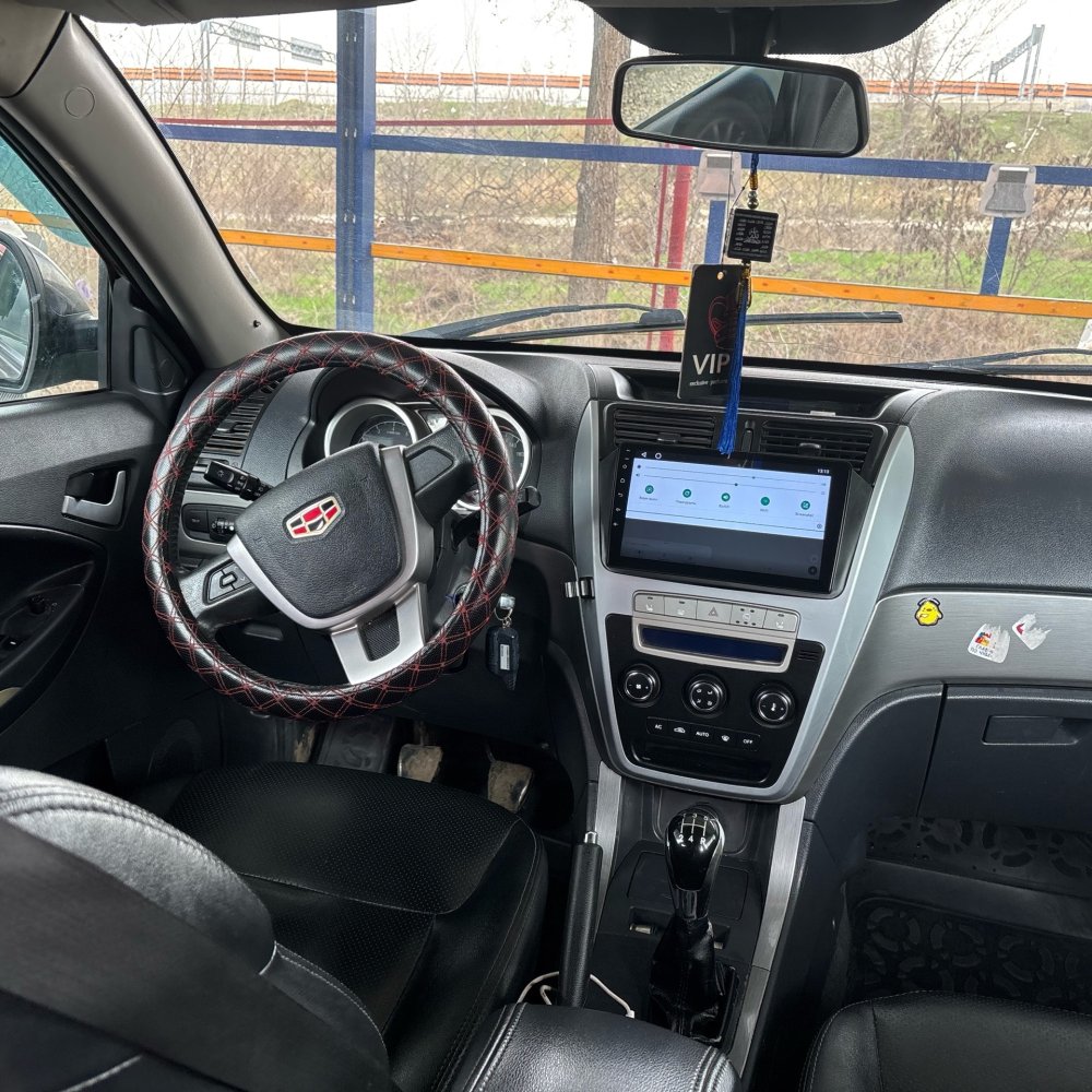 Geely Emgrand X7 — фото 1 из 1